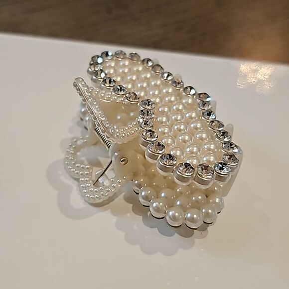 Pearl heart hair clip - Picture 3 of 6